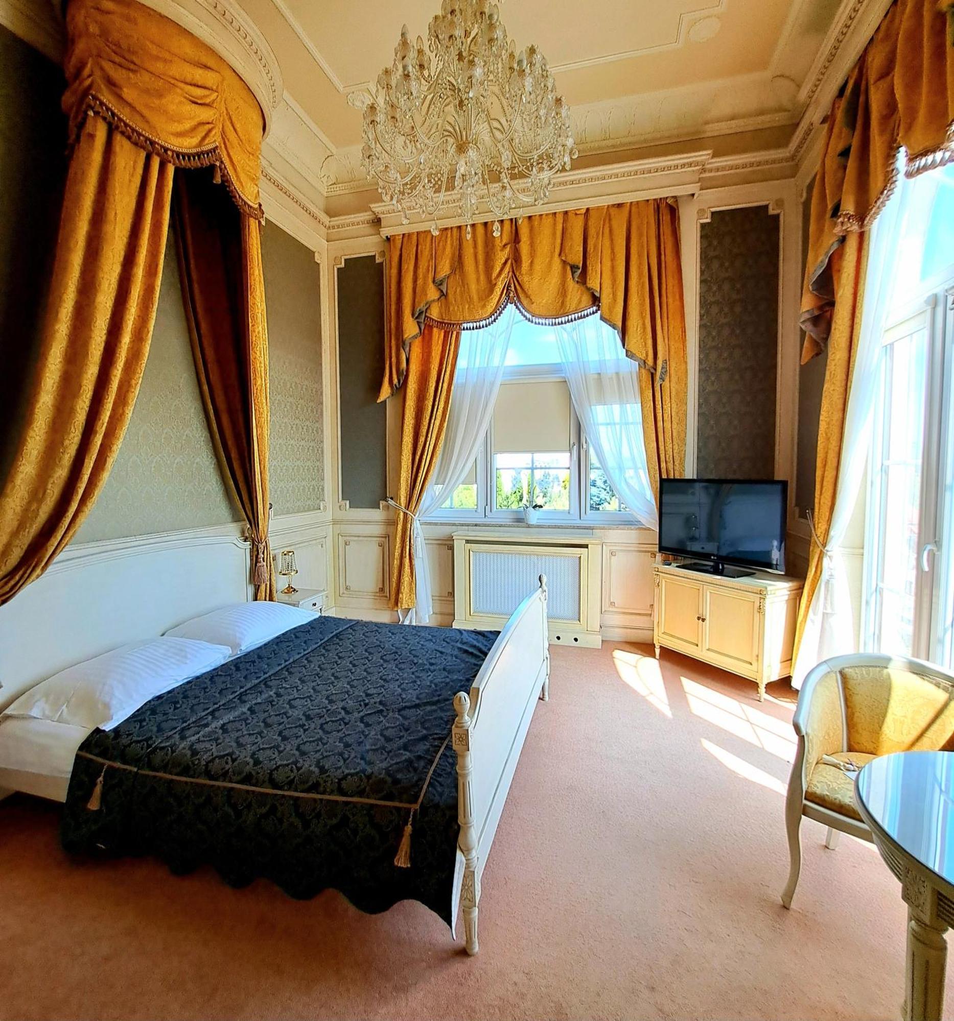 Senator Gran Via Hotel Będziemyśl Kültér fotó