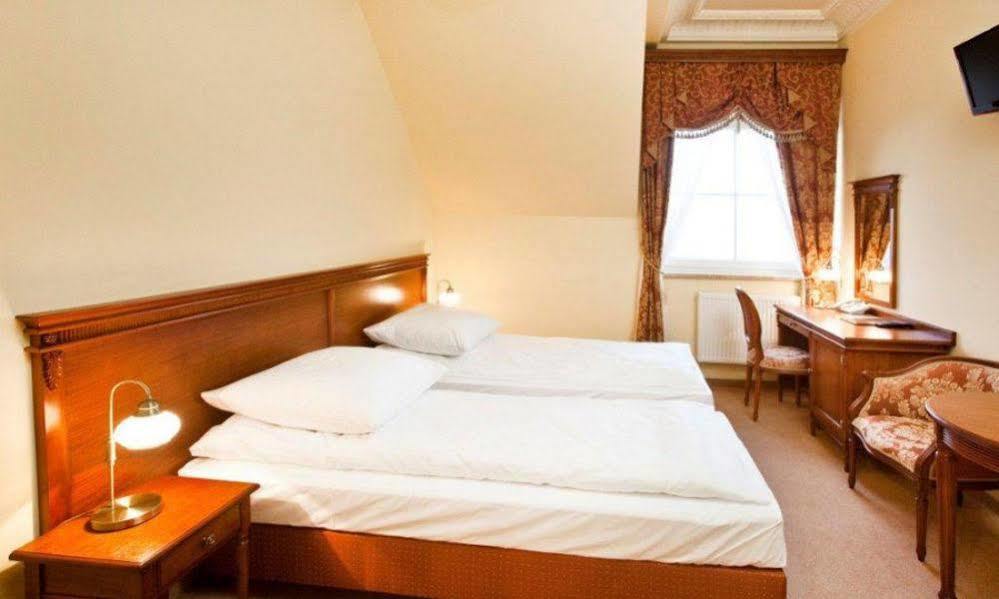 Senator Gran Via Hotel Będziemyśl Kültér fotó